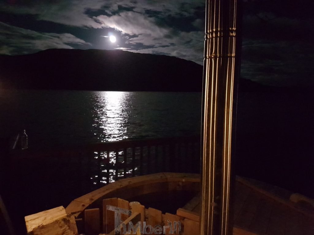 WOODEN HOT TUB DELUXE DESIGN, Stuart, Isle Of Skye, U.K (2)