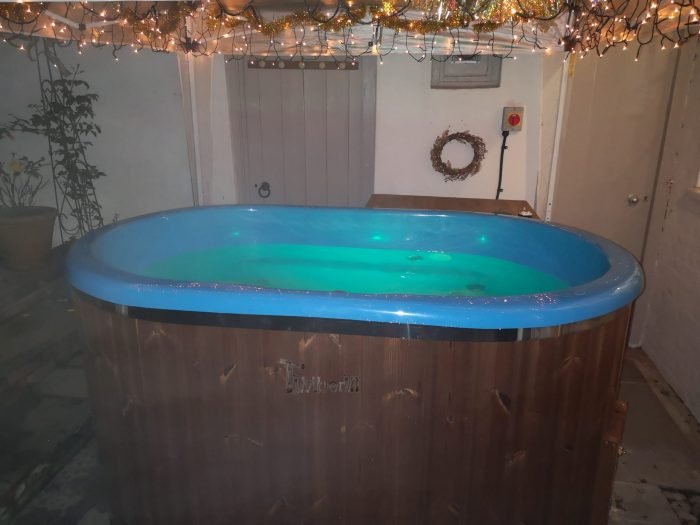 Oval hot tub for 2 persons with fiberglass liner, stephen, bridport, united kingdom (4)