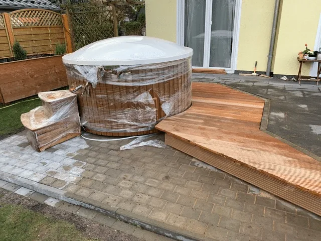 Preparing the Base for a Hot Tub or Outdoor Sauna 14 Timber decking fitted around a round hot tub while retaining a removable service zone