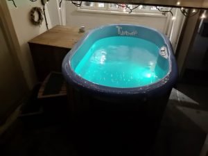 2 person wooden hot tub fiberglass (5)