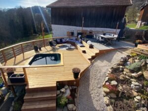 Square large hot tub (2)