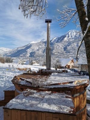 Wooden Hot Tub With Jets Deluxe (2)