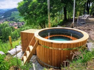 Round outdoor garden hot tub with polypropylene liner (1)