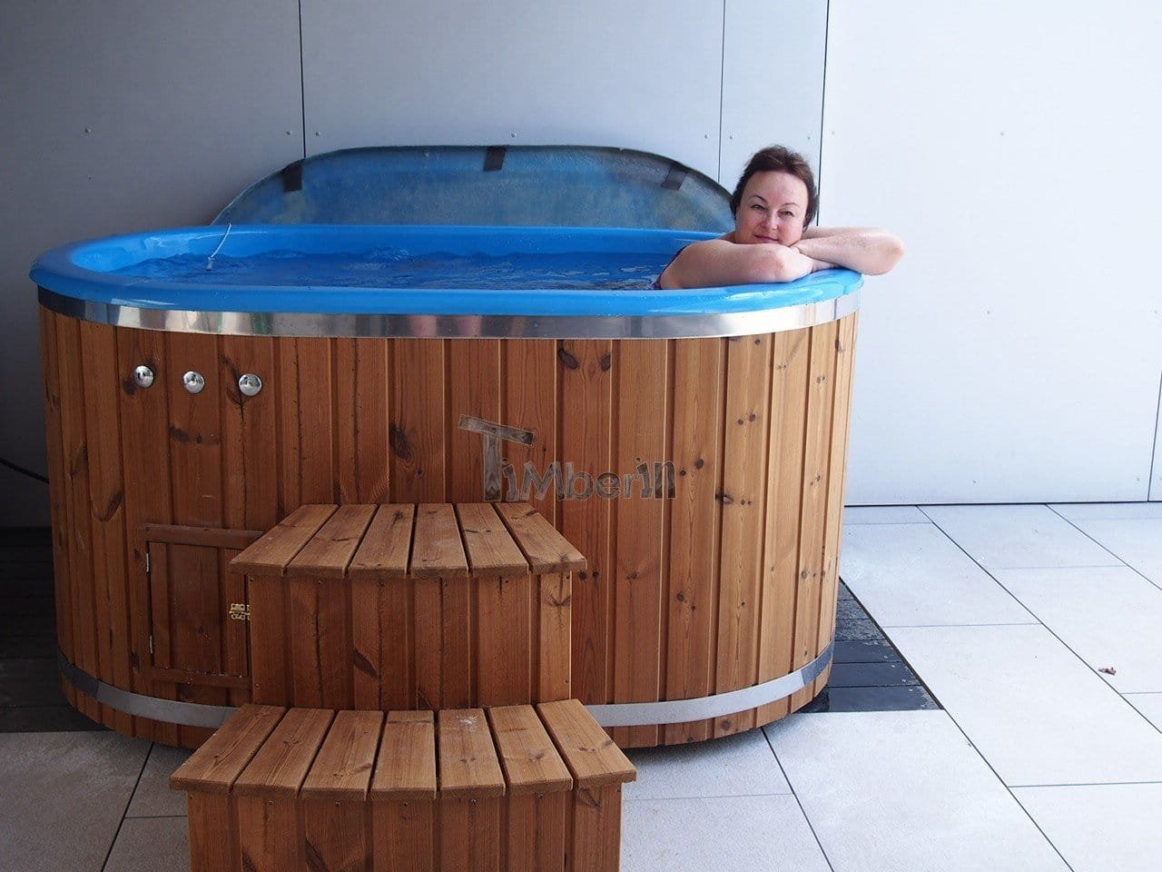 Oval hot tub for 2 persons with fiberglass liner Geoffrey and Sandra Dörflingen Schwitzerland 2