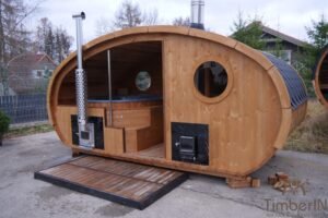 Outdoor oval sauna with an integrated hot tub (59)