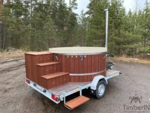 Mobile outdoor hot tub with polypropylene lining (5)