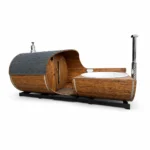 TimberIN Nordic Barrel Duo™ – elongated barrel sauna and hot-tub combination with dark shingle roof, timber façade, sauna entrance and adjoining open bathing section on a white background.