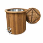Ice Baths & Cold Plunge Tubs for Cold Water Recovery 2 Cold Plunge Tub – Thermowood Ice Bath (Ø90 cm, AISI316 Stainless Steel) – compact round thermowood cold-plunge tub with AISI 316 stainless-steel liner, timber lid, retaining bands and drain tap on a white background.